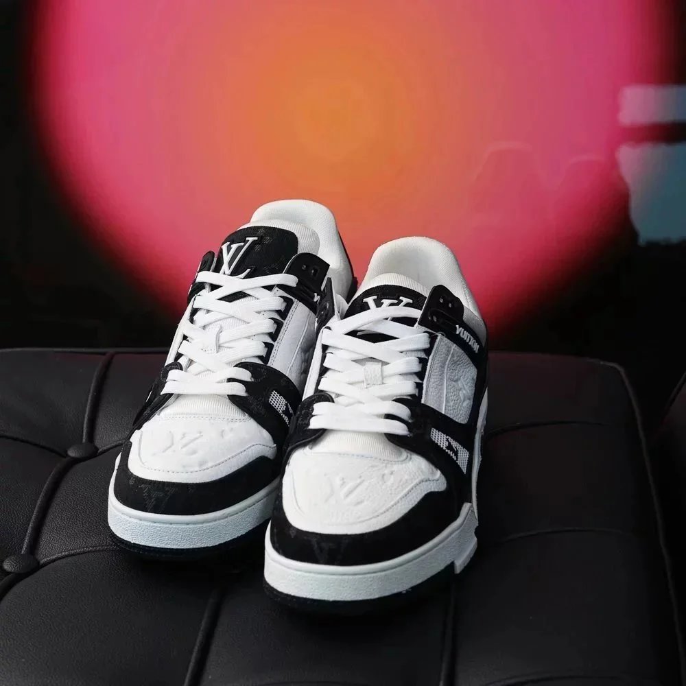 RD-S012 · Colour-Block and Denim Trainer showcase view 10