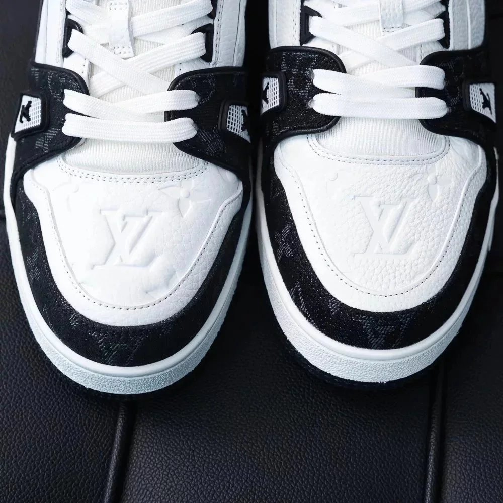 RD-S012 · Colour-Block and Denim Trainer showcase view 15
