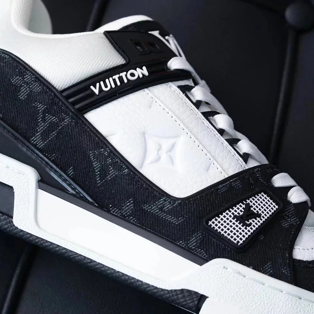 RD-S012 · Colour-Block and Denim Trainer showcase view 16