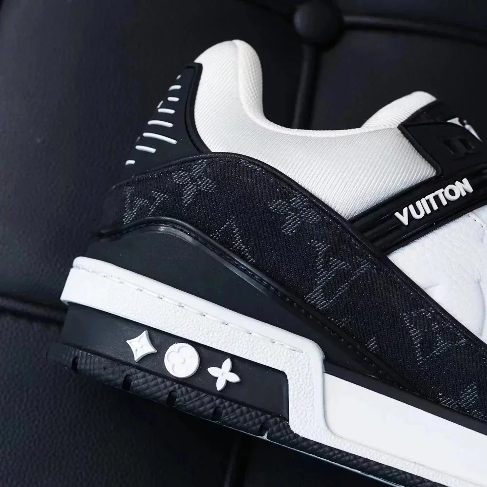 RD-S012 · Colour-Block and Denim Trainer showcase view 17