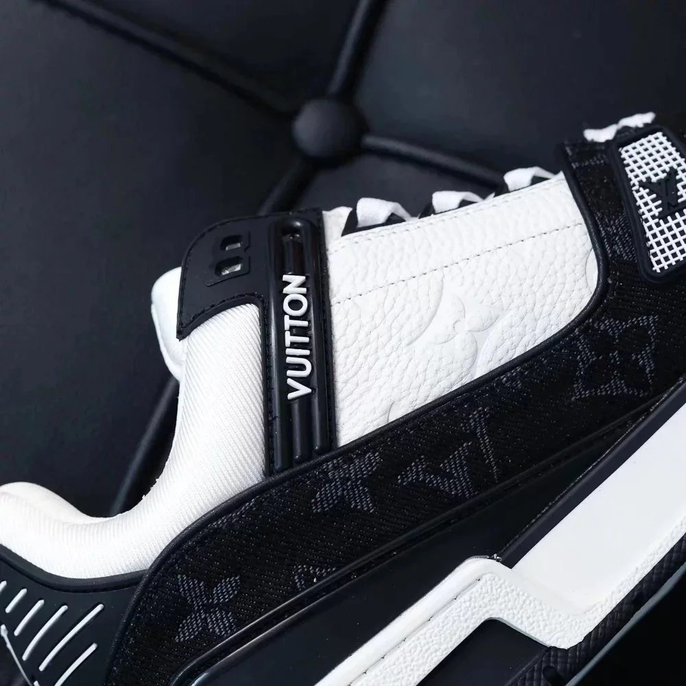 RD-S012 · Colour-Block and Denim Trainer showcase view 19