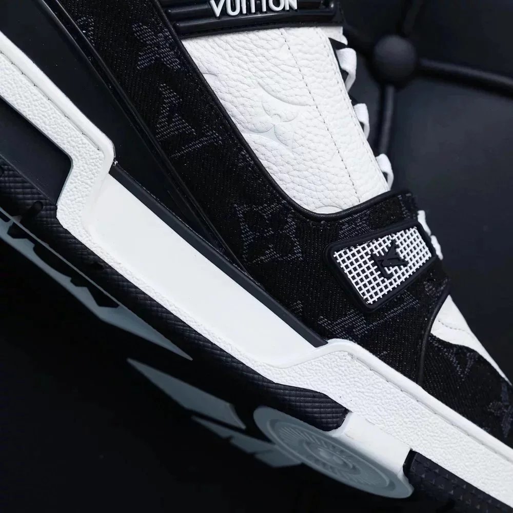 RD-S012 · Colour-Block and Denim Trainer showcase view 20