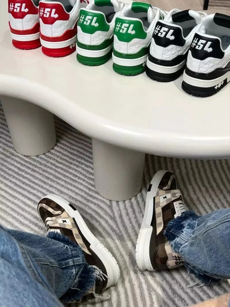 RD-S015 · Colour-Block and Check Low-Top Trainer showcase view 1