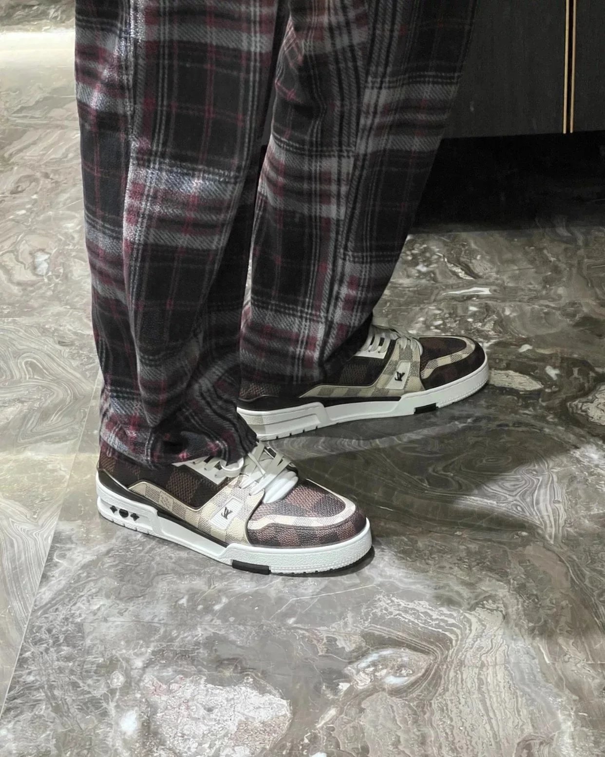 RD-S015 · Colour-Block and Check Low-Top Trainer showcase view 3