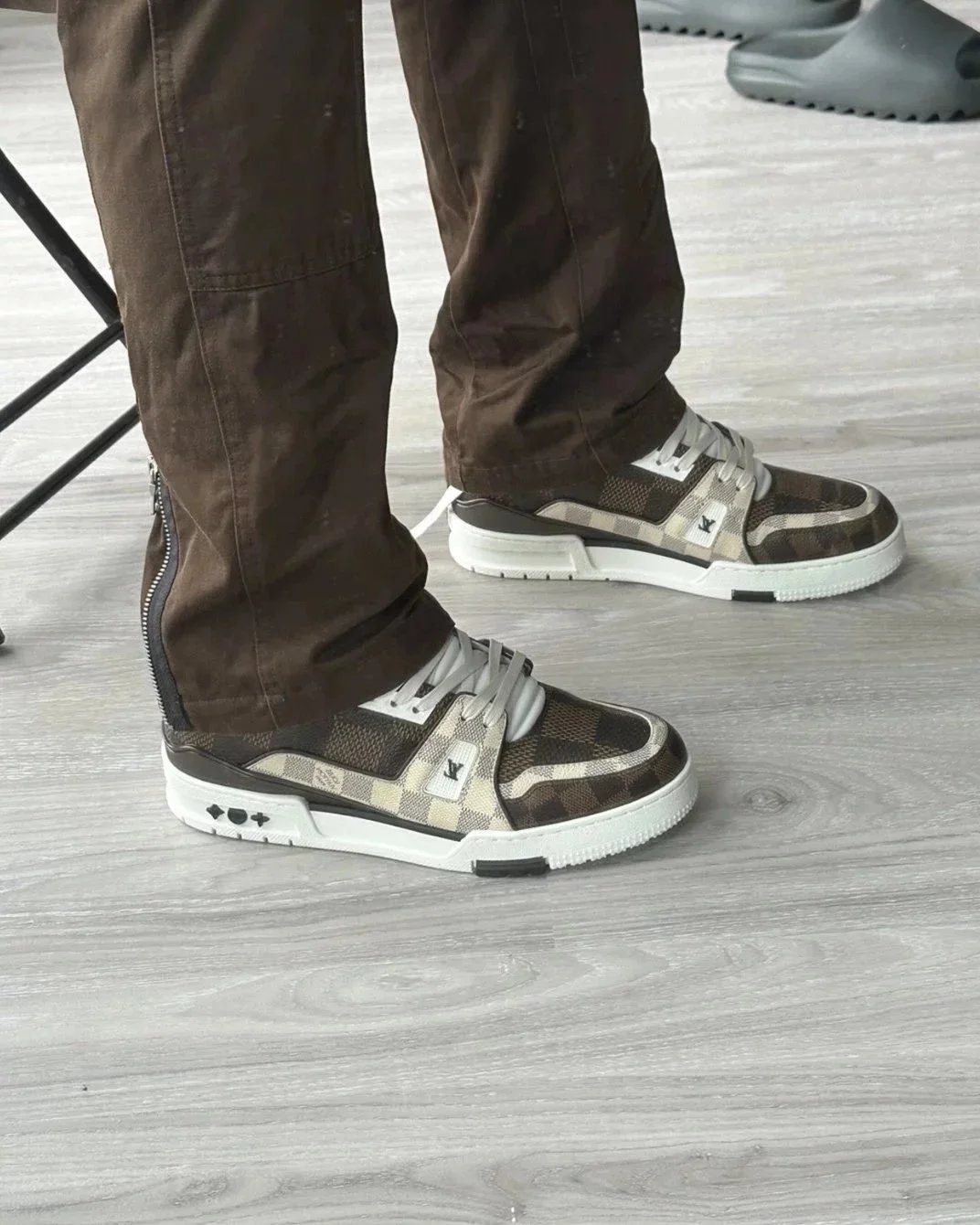 RD-S015 · Colour-Block and Check Low-Top Trainer showcase view 6