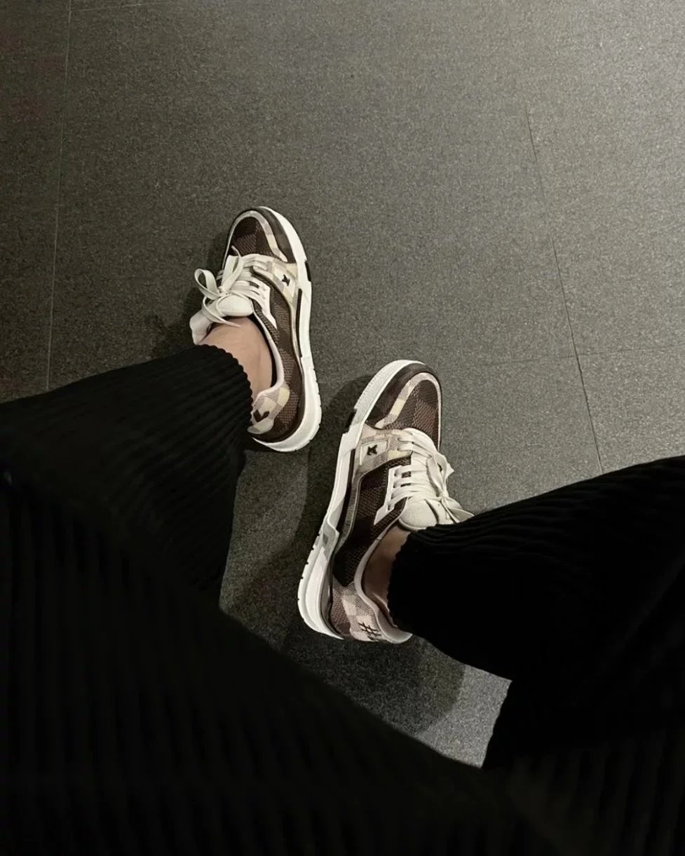 RD-S015 · Colour-Block and Check Low-Top Trainer showcase view 8