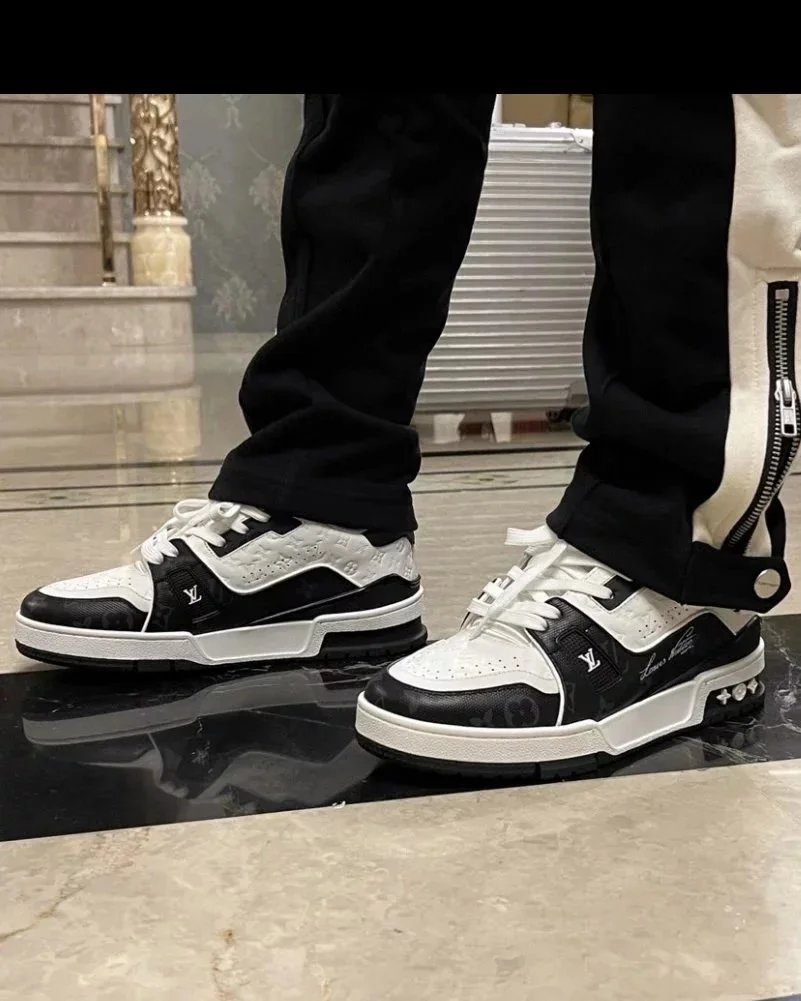 RD-S015 · Colour-Block and Check Low-Top Trainer showcase view 14