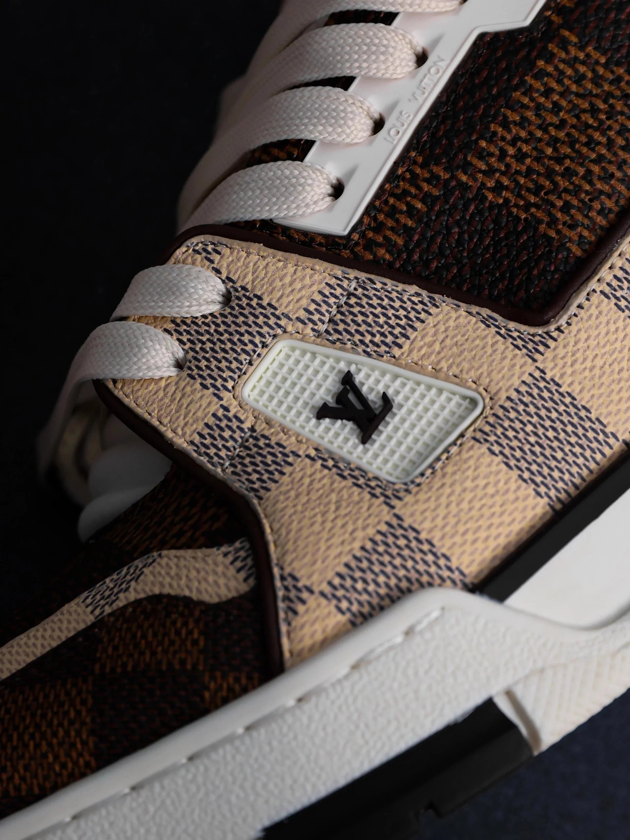 RD-S015 · Colour-Block and Check Low-Top Trainer showcase view 26