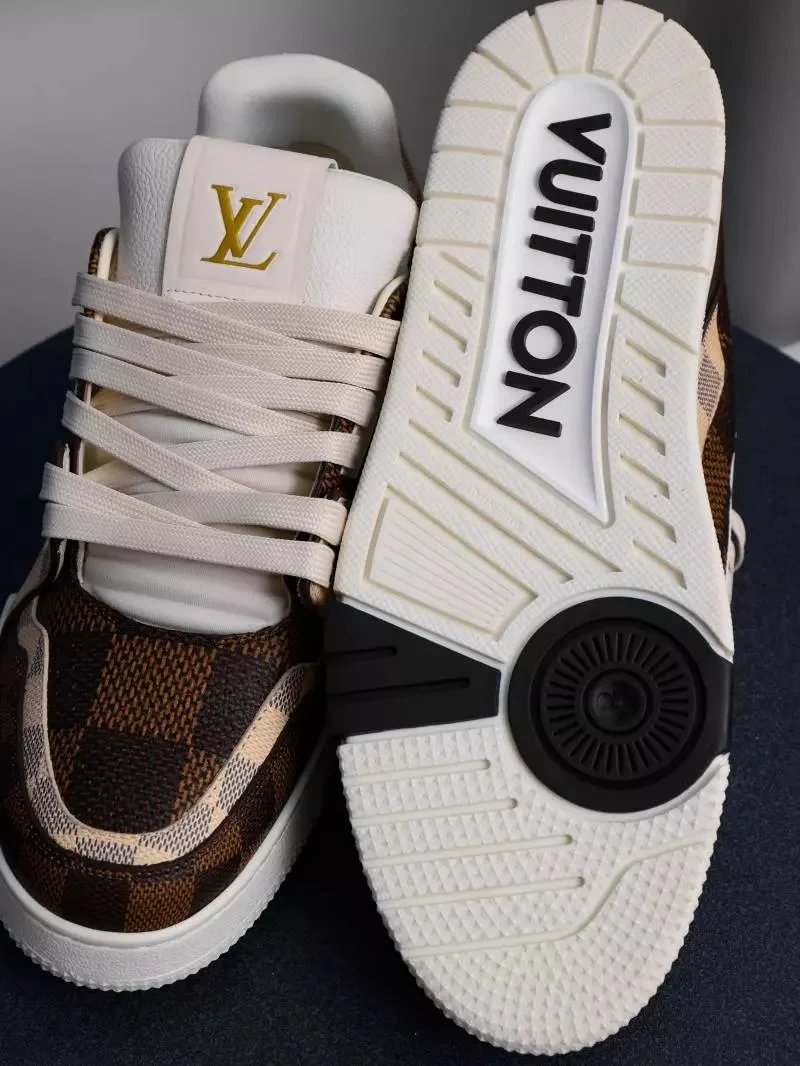 RD-S015 · Colour-Block and Check Low-Top Trainer showcase view 29