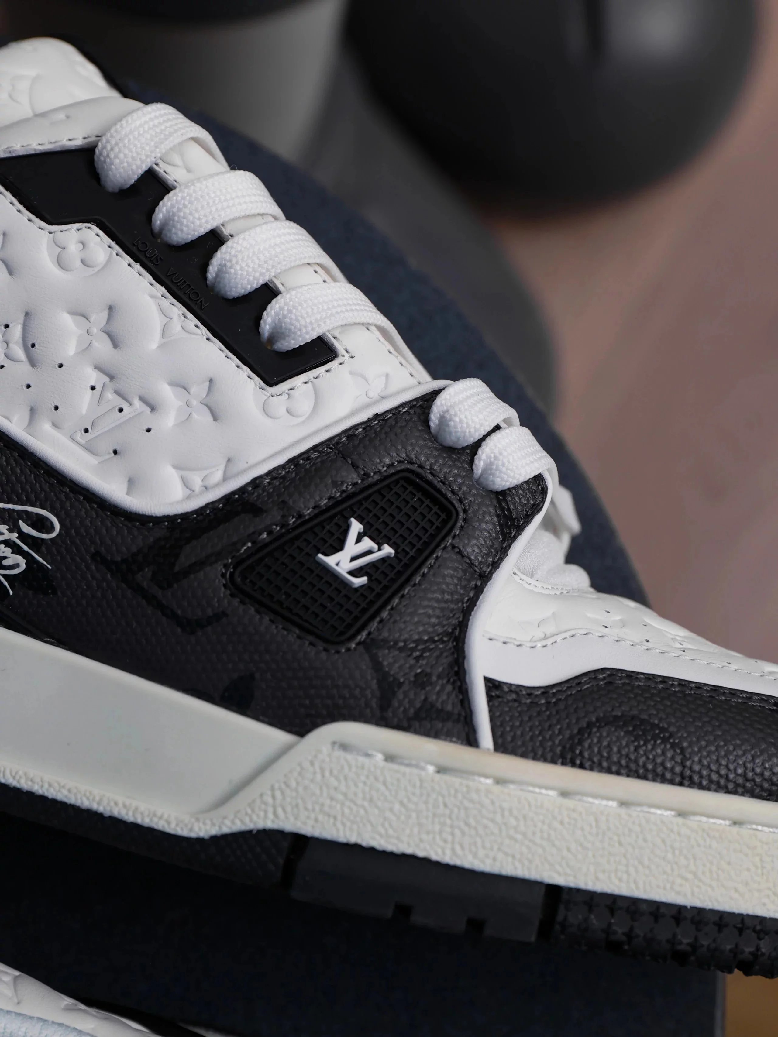 RD-S015 · Colour-Block and Check Low-Top Trainer showcase view 33