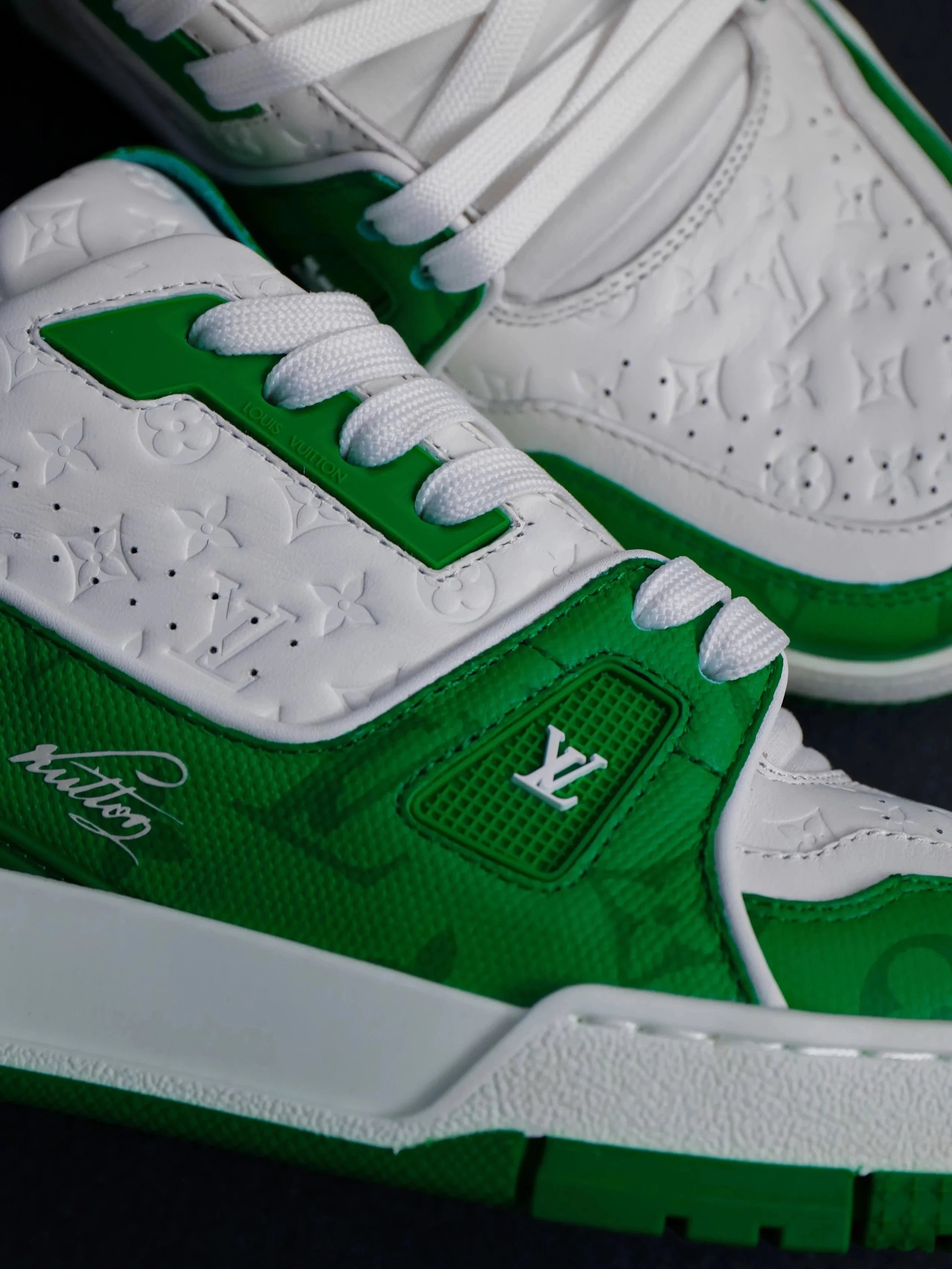 RD-S015 · Colour-Block and Check Low-Top Trainer showcase view 48