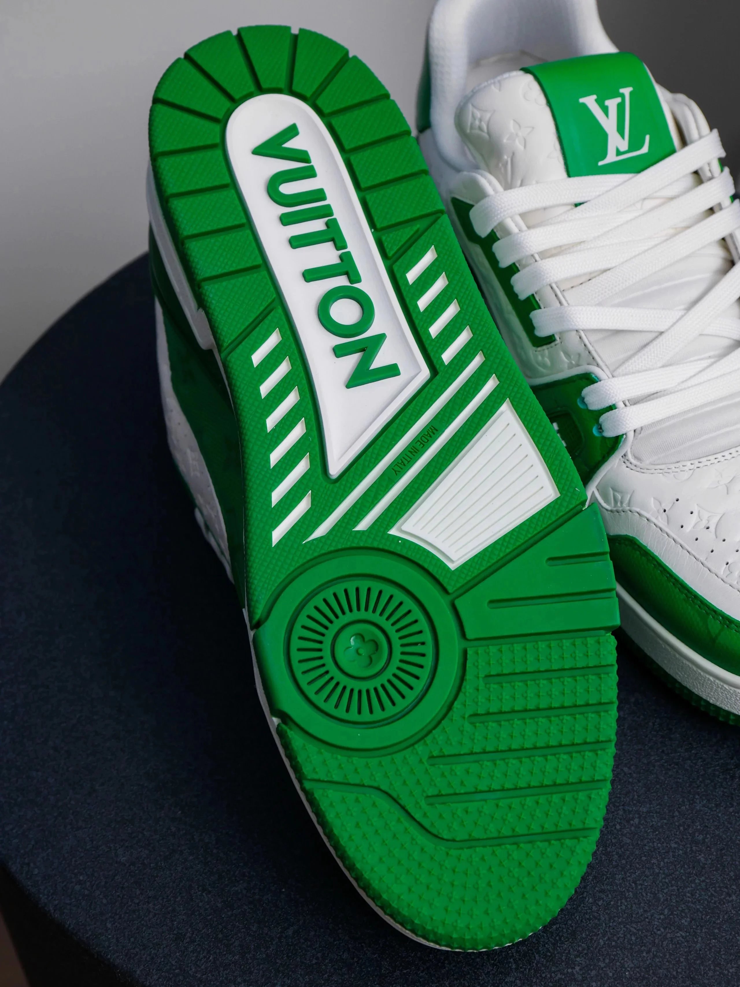 RD-S015 · Colour-Block and Check Low-Top Trainer showcase view 52