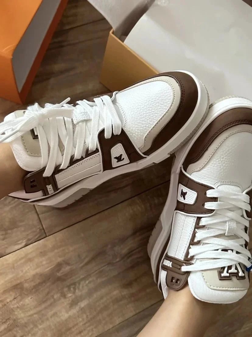 RD-S017 · Brushed-Panel Colour-Block Trainer showcase view 5