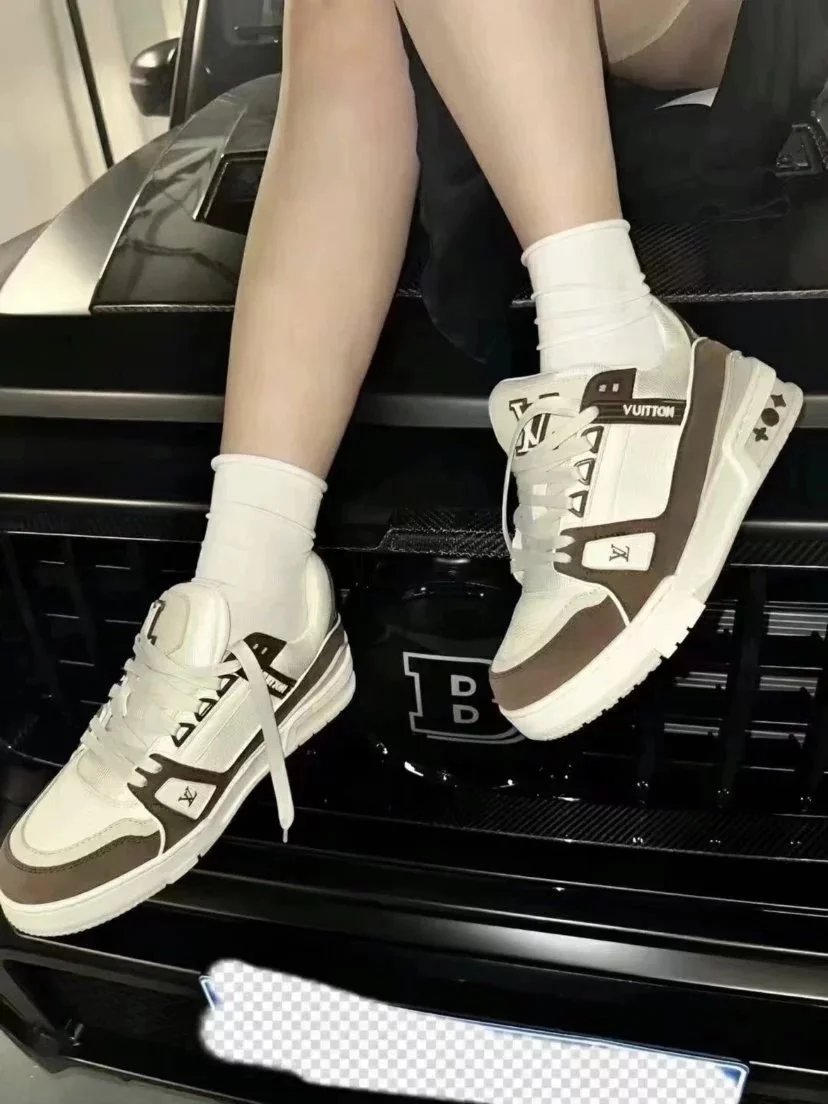 RD-S017 · Brushed-Panel Colour-Block Trainer showcase view 3
