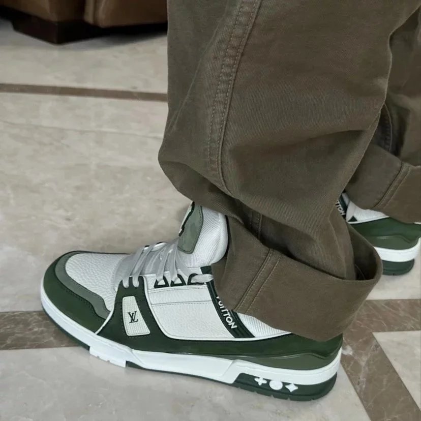 RD-S017 · Brushed-Panel Colour-Block Trainer showcase view 6