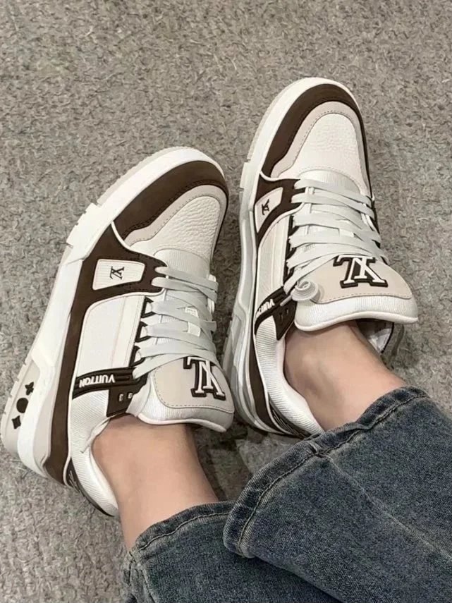 RD-S017 · Brushed-Panel Colour-Block Trainer showcase view 7