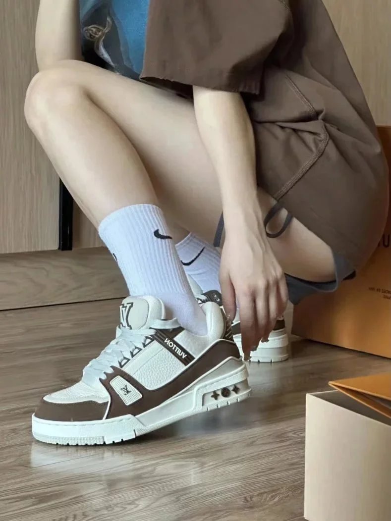 RD-S017 · Brushed-Panel Colour-Block Trainer showcase view 2