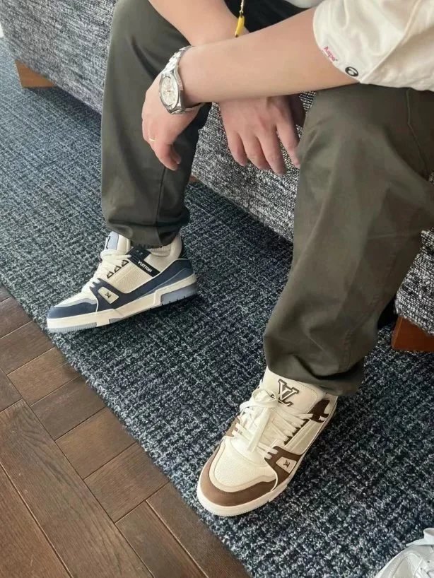 RD-S017 · Brushed-Panel Colour-Block Trainer showcase view 8