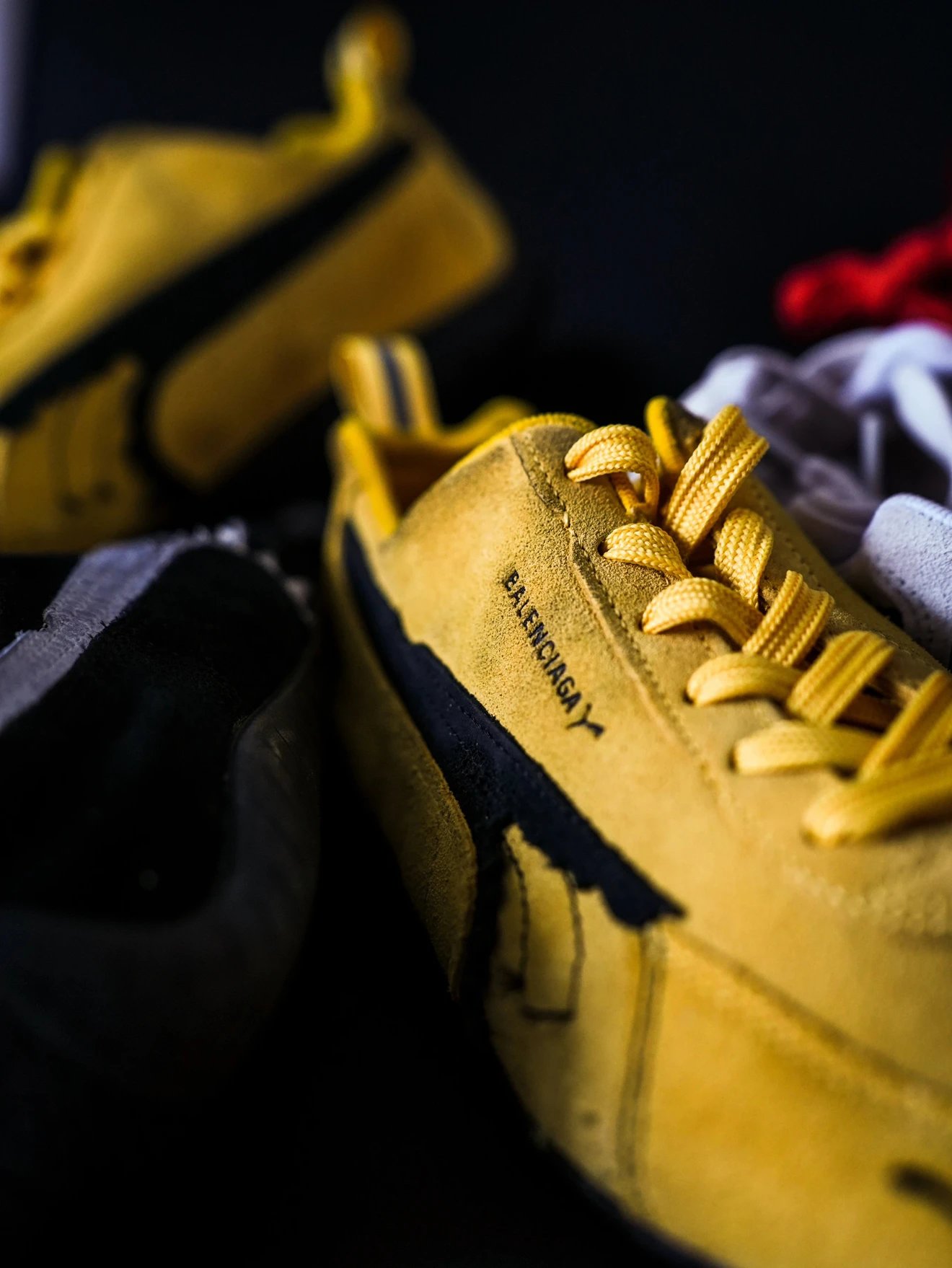 RD-S018 · Distressed Suede Low-Profile Runner showcase view 5
