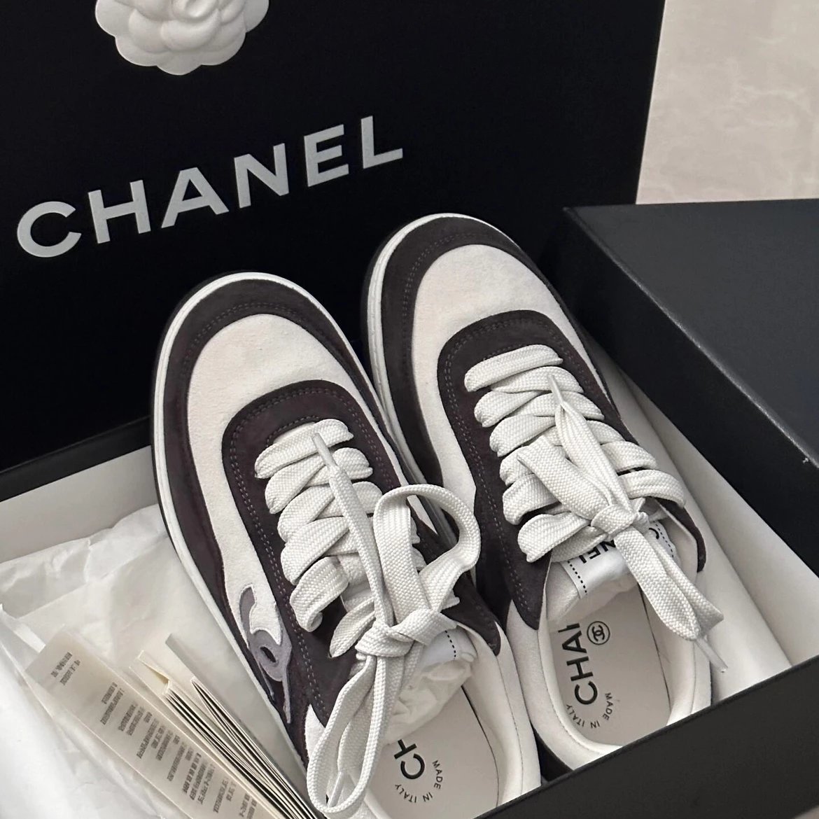 RD-S021 · Black and White Leather Court Trainer showcase view 1