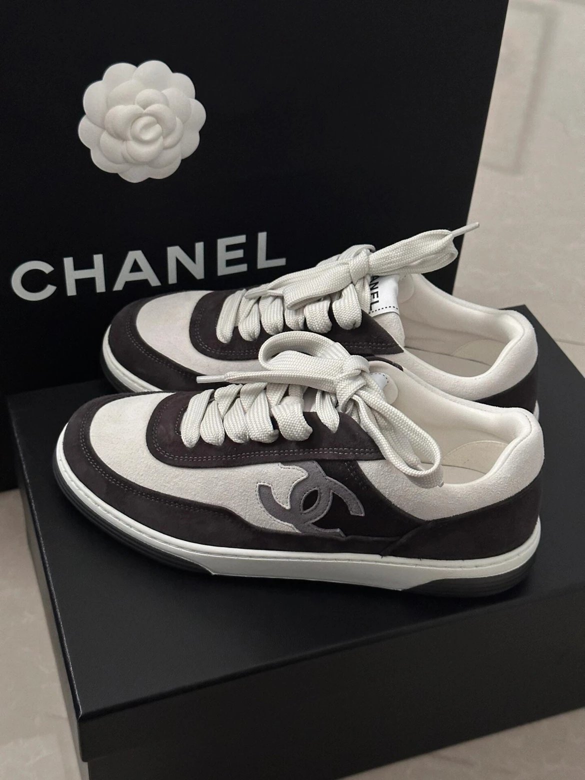 RD-S021 · Black and White Leather Court Trainer showcase view 2
