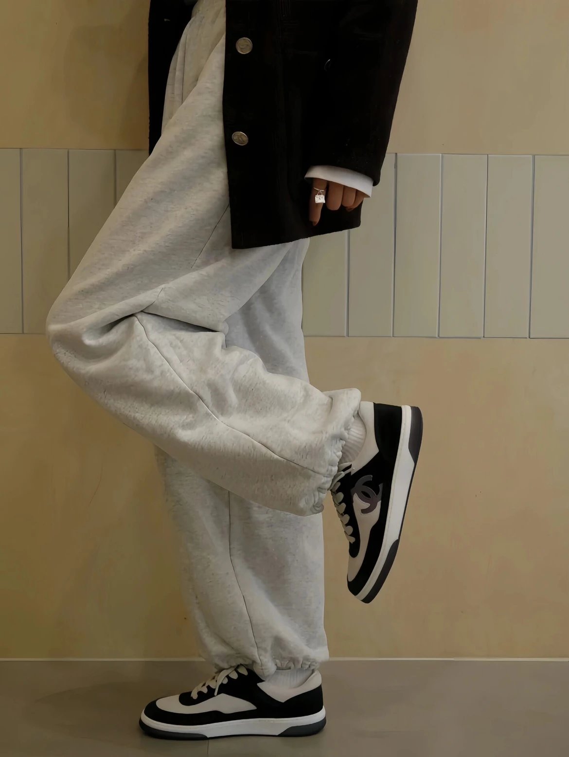 RD-S021 · Black and White Leather Court Trainer showcase view 16