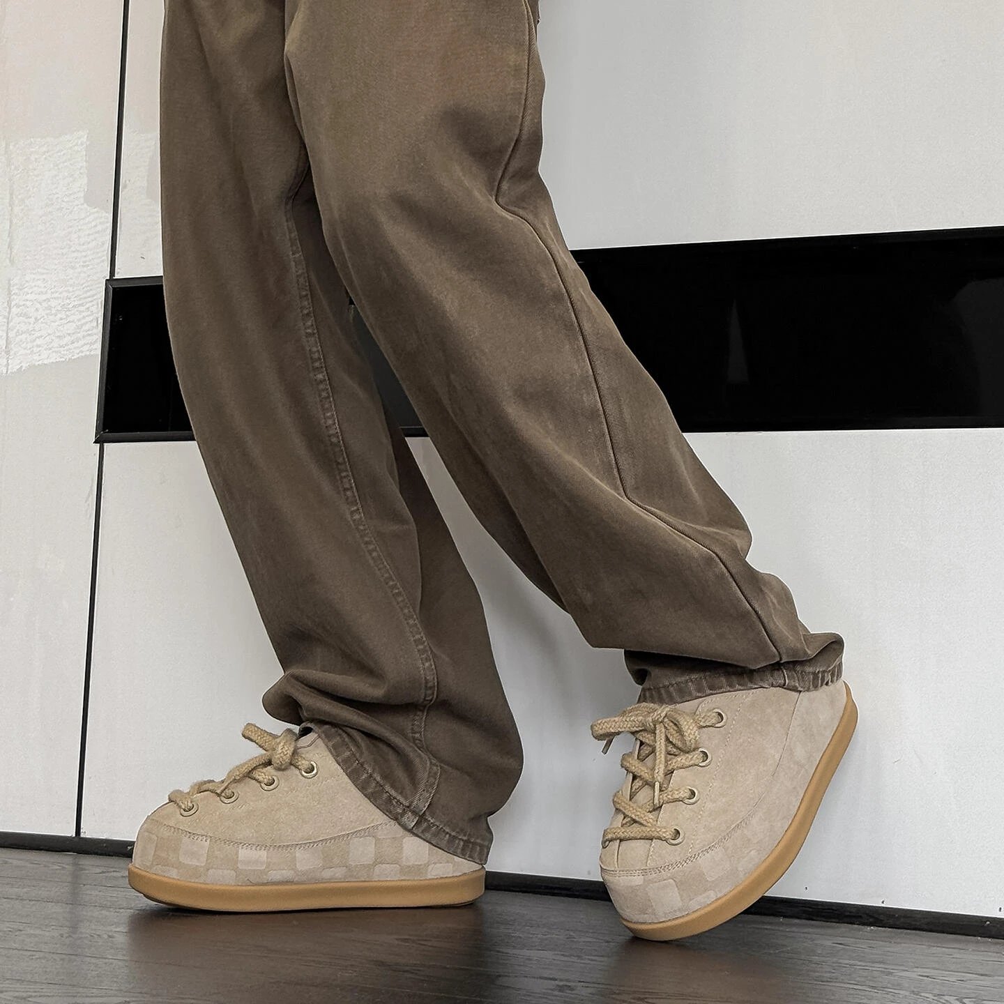 RD-S022 · Suede Check-Toe Gum-Sole Trainer showcase view 3