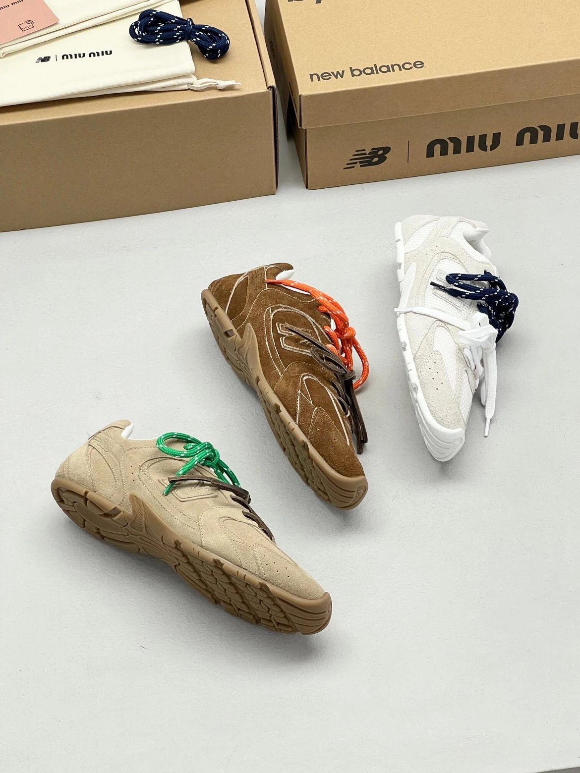 RD-S025 · Mesh and Suede Low-Profile Runner showcase view 2