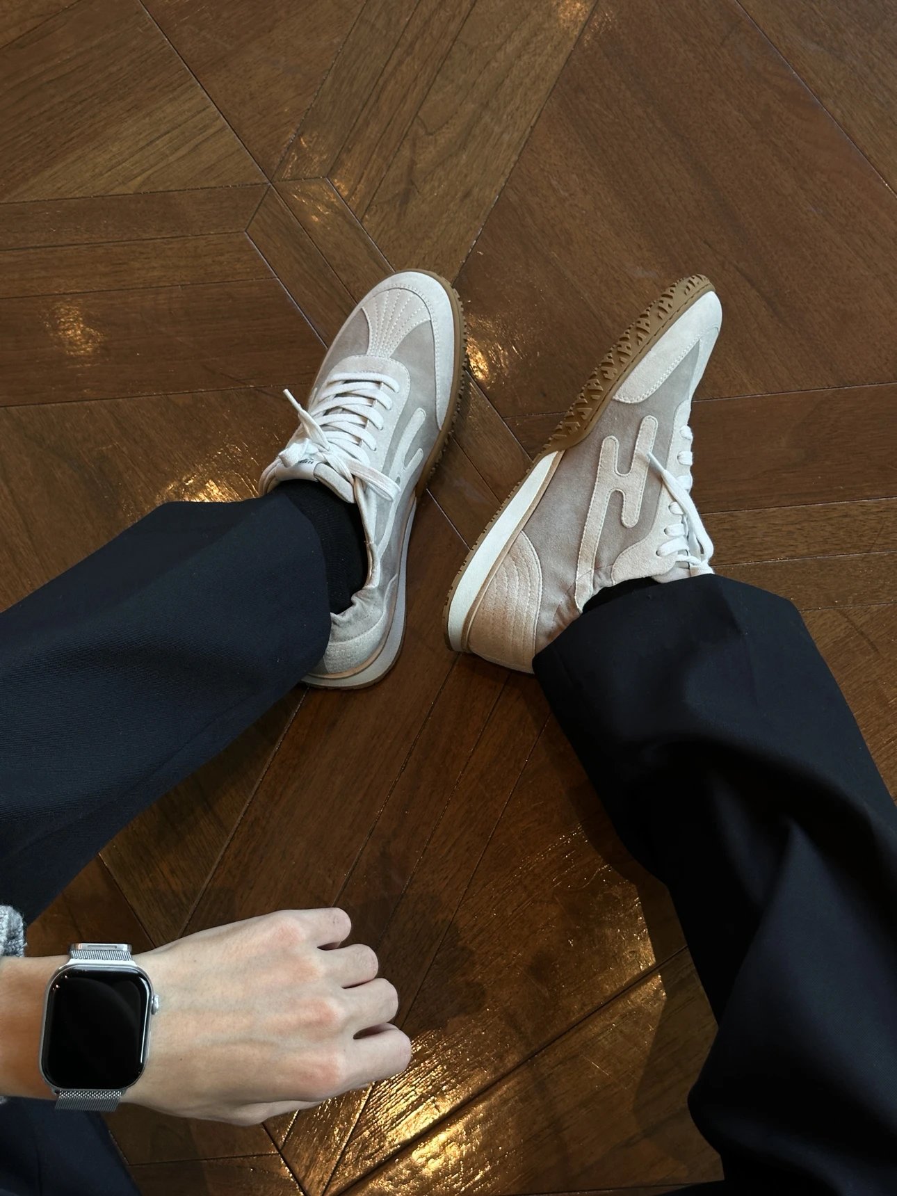 RD-S026 · Suede-Panel Gum-Sole Trainer showcase view 3