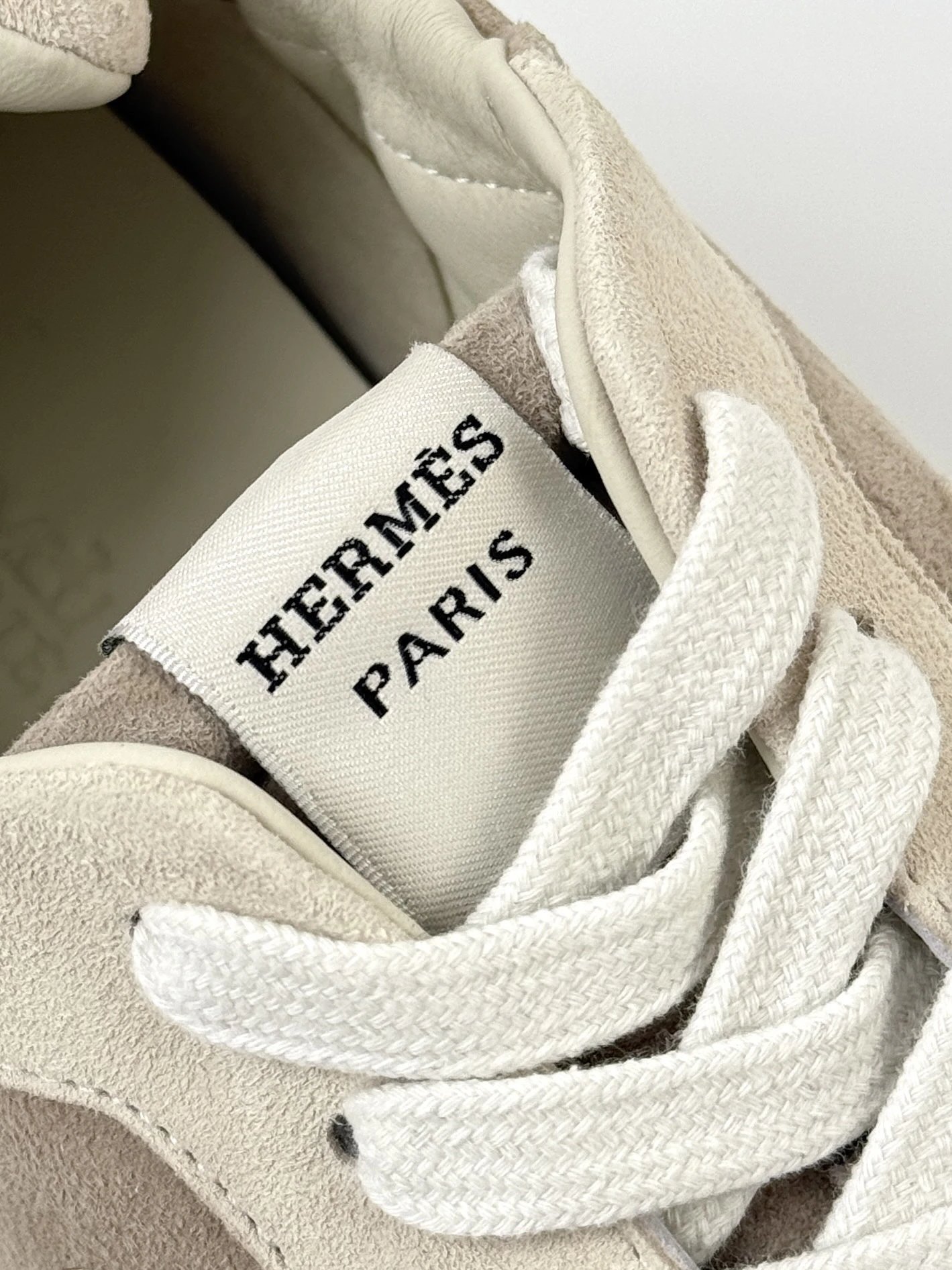 RD-S026 · Suede-Panel Gum-Sole Trainer showcase view 10