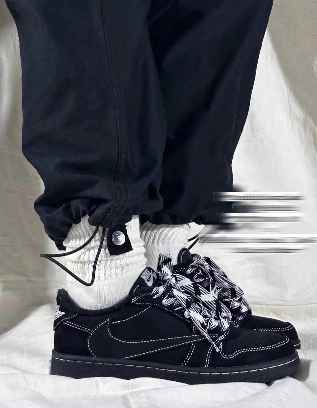 RD-S009 · Black Contrast-Stitch Low-Top showcase view 7
