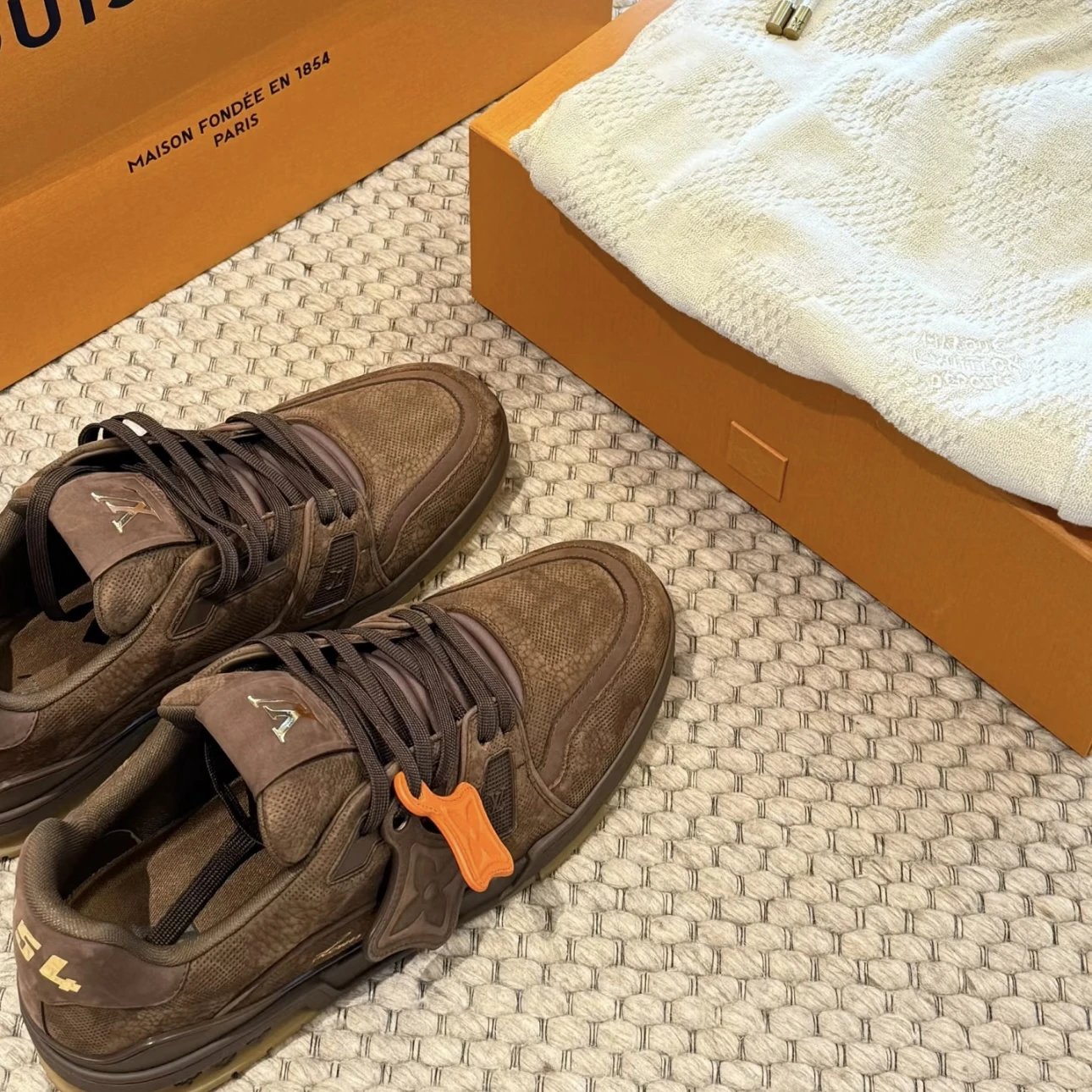 RD-S027 · Dark Brown Textured Leather Trainer showcase view 1