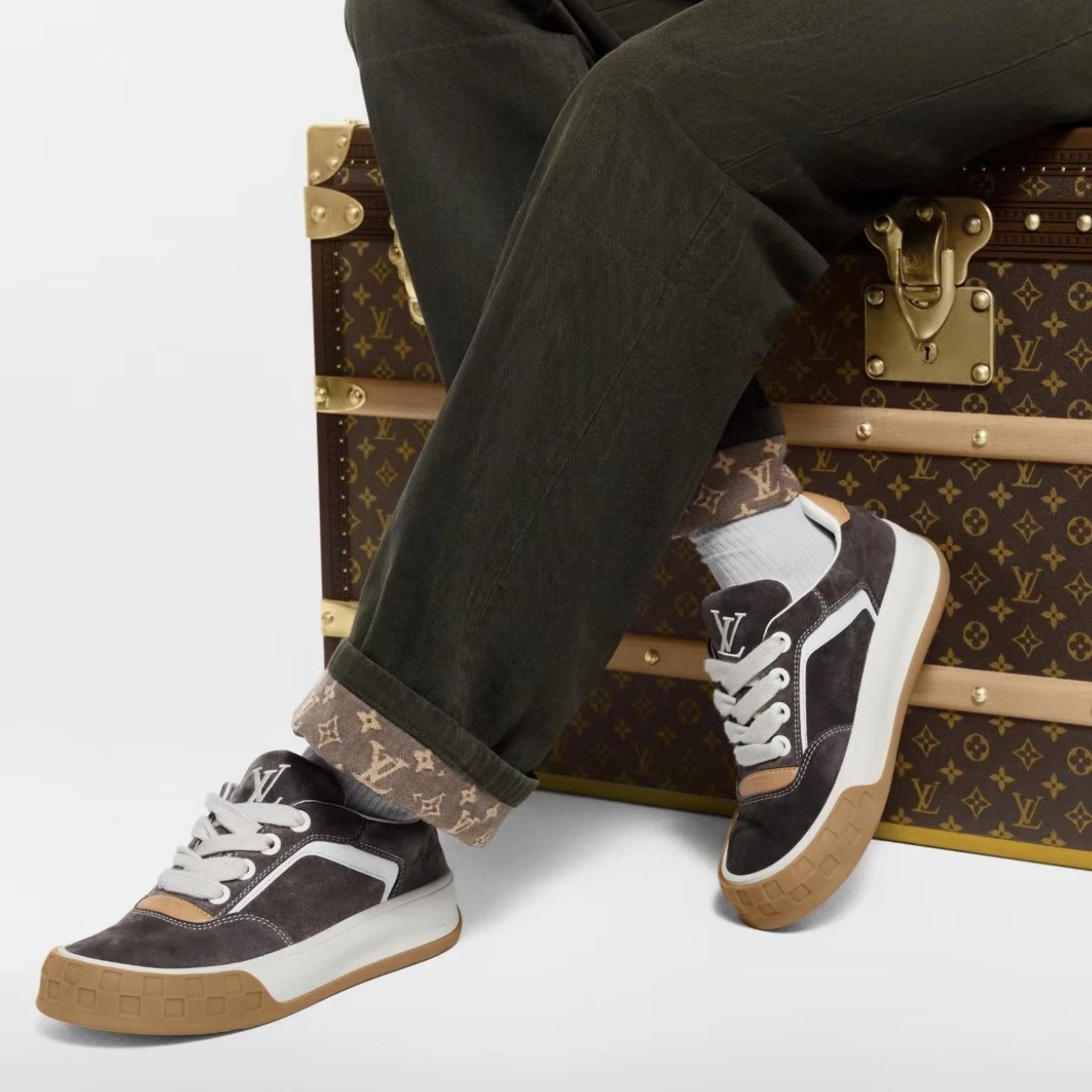 RD-S028 · Suede Biscuit-Sole Trainer showcase view 4