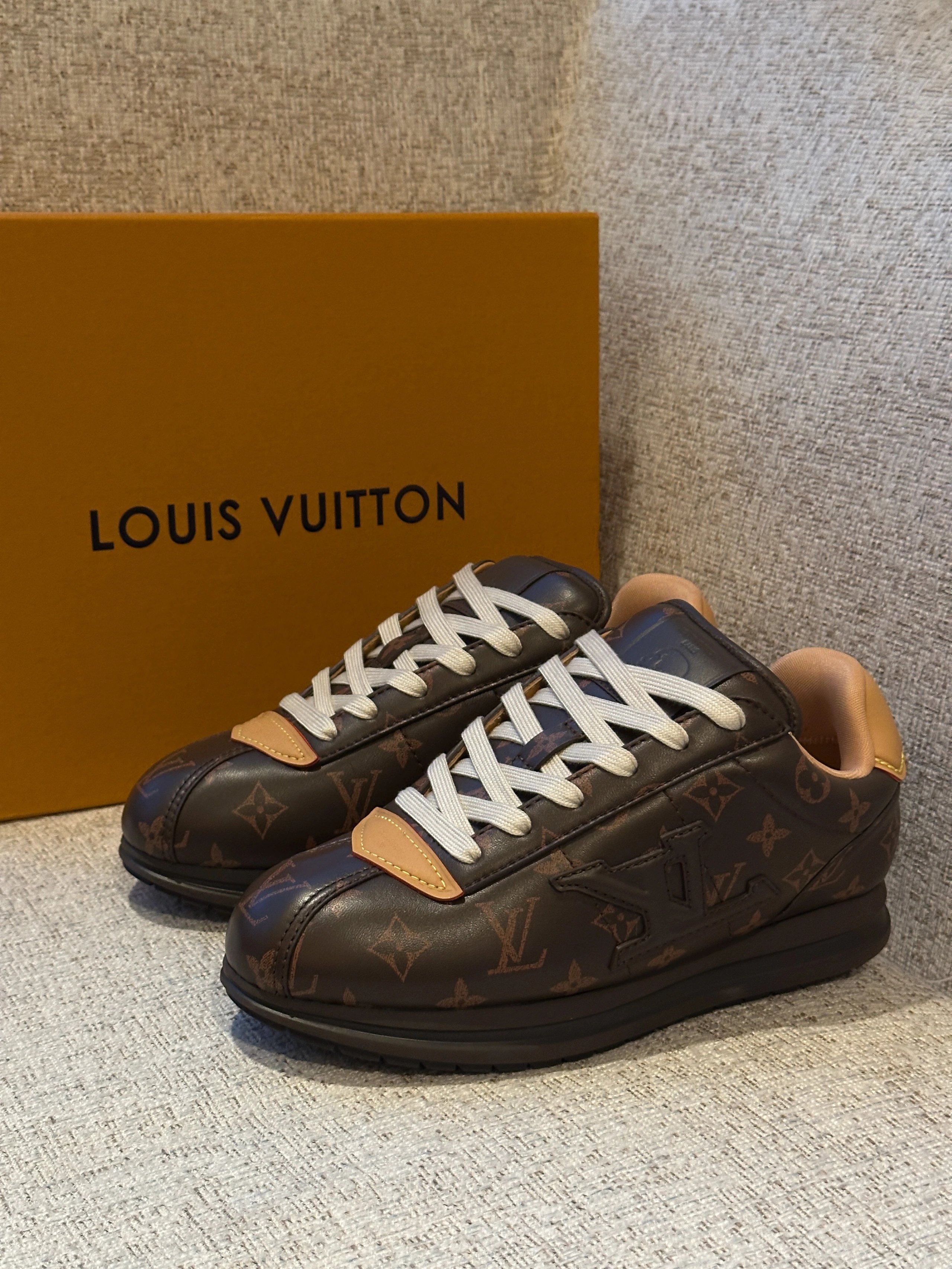 RD-S032 · Buttersoft Lambskin Low-Top showcase view 2