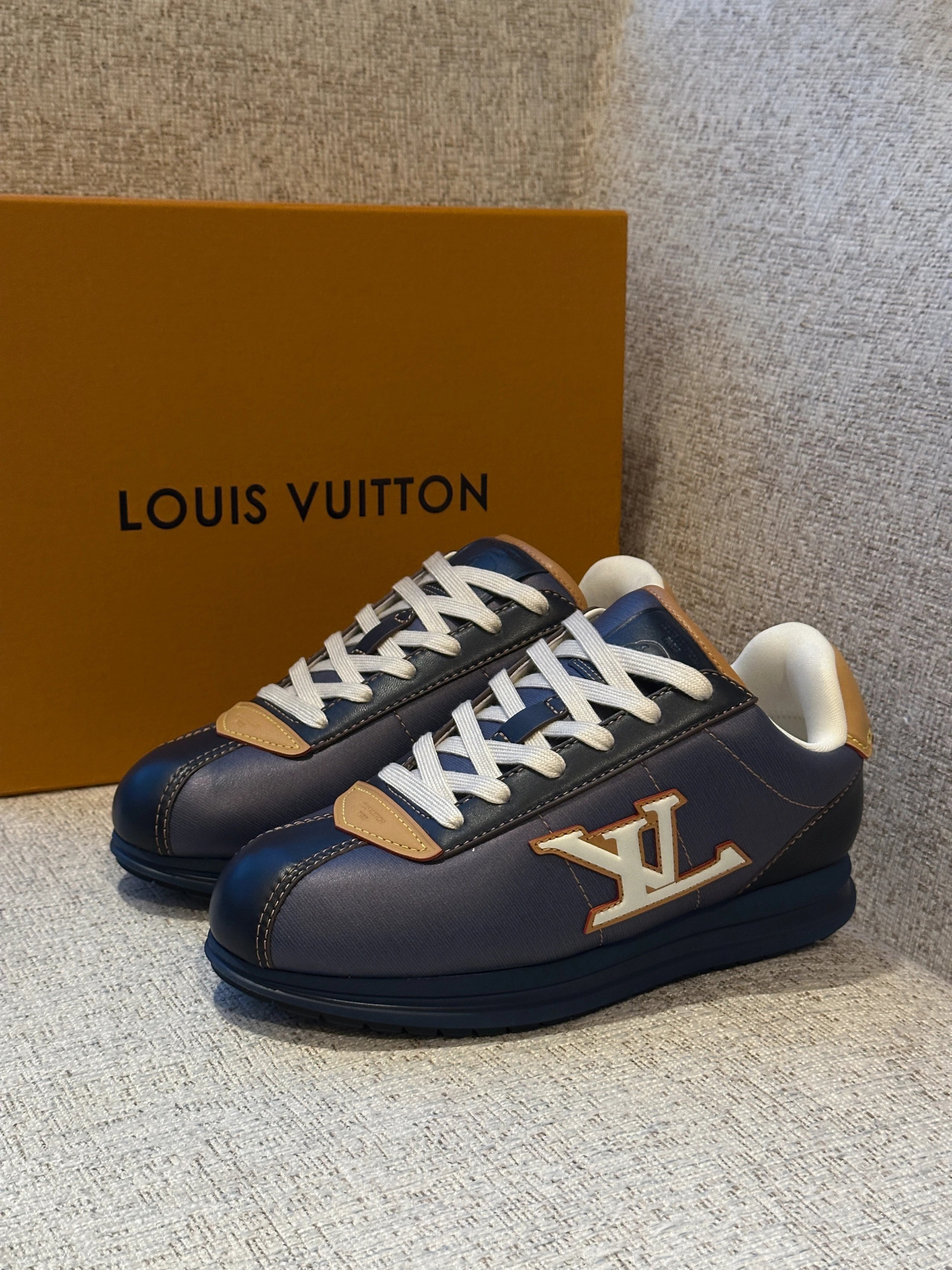 RD-S032 · Buttersoft Lambskin Low-Top showcase view 4