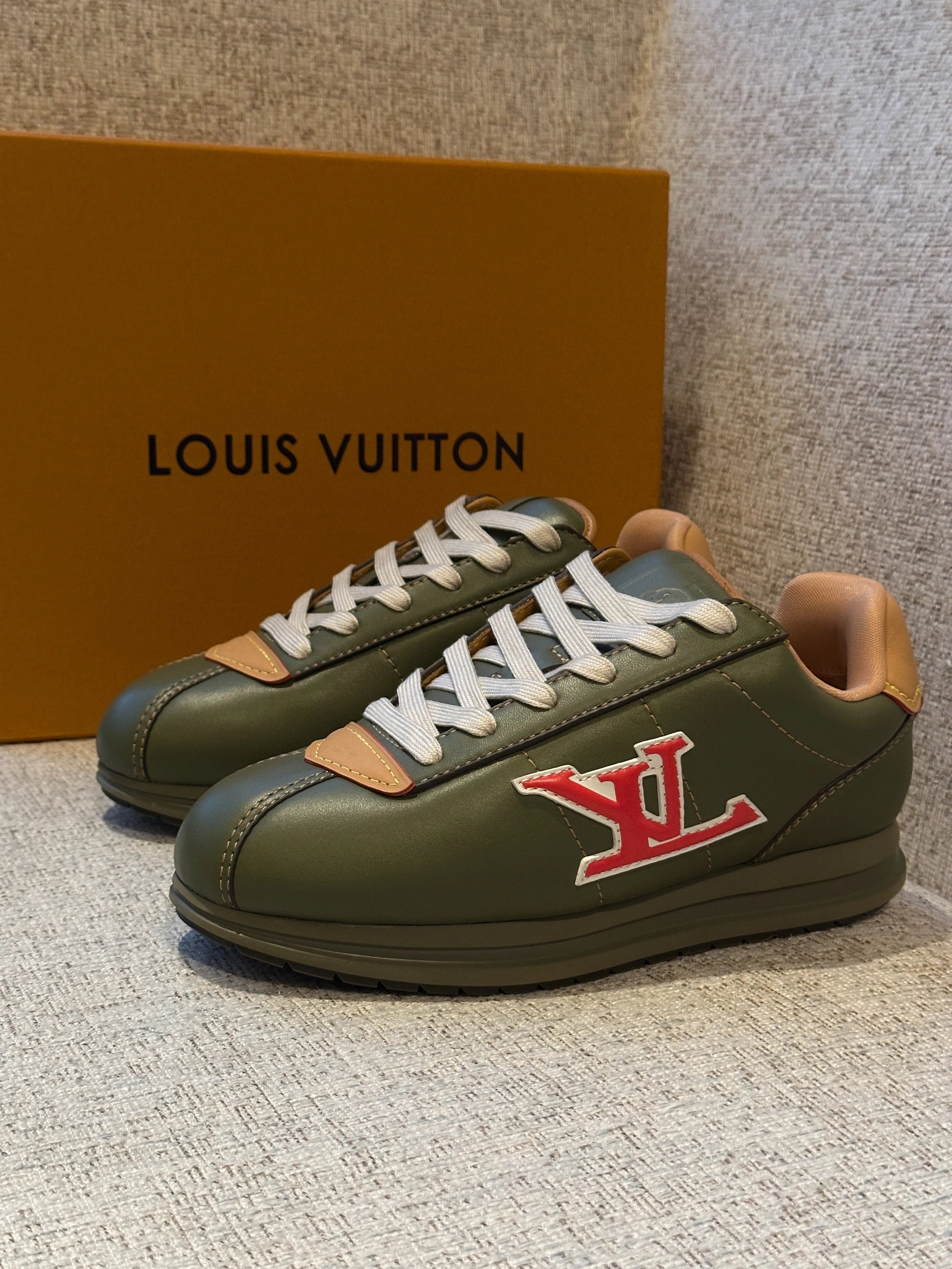 RD-S032 · Buttersoft Lambskin Low-Top showcase view 5