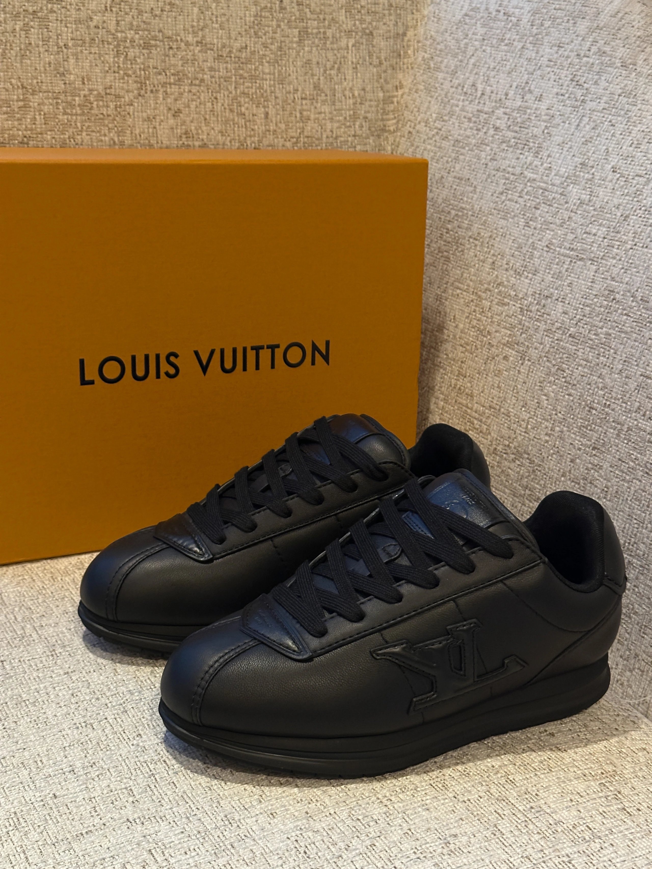 RD-S032 · Buttersoft Lambskin Low-Top showcase view 6
